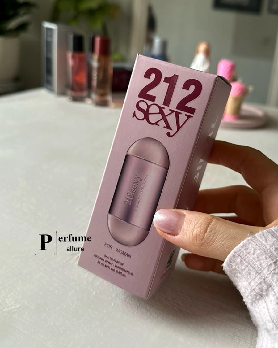 ادکلن مینی ۲۱۲ سک سی زنانه 35 میل ادکلن مینی ۲۱۲ سک سی زنانه 35 میل